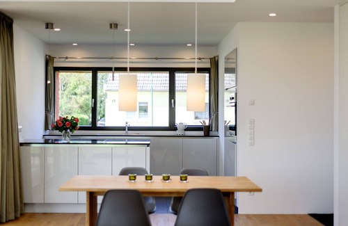 Putbus Maison | Thatched roof meets modernity, lake view; sauna, garden and much more...