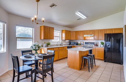 Thatcher Maison | Thatcher Home w/ Fenced Backyard: 3 Mi to Downtown
