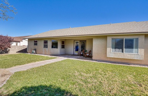 Thatcher Maison | Thatcher Home w/ Fenced Backyard: 3 Mi to Downtown