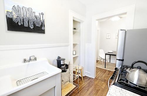 Lower Greenville Appartement | The 1920s Mainstay Studio Flat on Lower Greenville