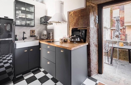 Corcubion Appartement | The 20's Suite. Loft with bathtub, outdoor terrace and wood-burning fireplace.