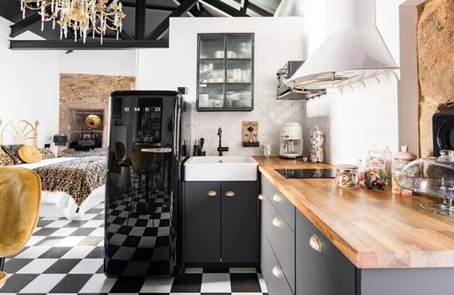 Corcubion Appartement | The 20's Suite. Loft with bathtub, outdoor terrace and wood-burning fireplace.