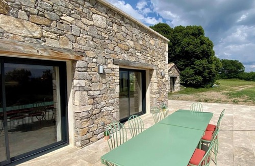 Laragne-Monteglin Maison | The 4-star Jubi Gîte is a haven of peace to share with family and friends.