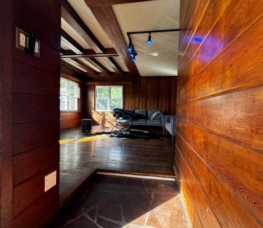 Gladstone Maison | The 420 House