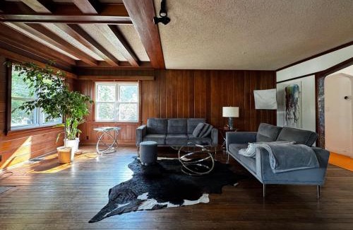 Gladstone Maison | The 420 House