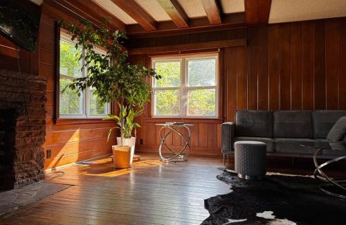 Gladstone Maison | The 420 House