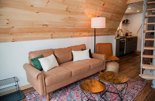 Stamford Cabine | The A-Frame on Pudding Hill - Wood Burning Cedar Hot tub!