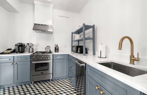 Hyde Park Appartement | The Adaline - 9 Apartment Complex With Courtyard