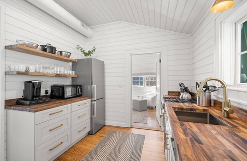 Hyde Park Appartement | The Adaline - 9 Apartment Complex With Courtyard