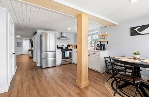 Salisbury Beach Appartement | The Addie Shack Pet Friendly Steps to Beach