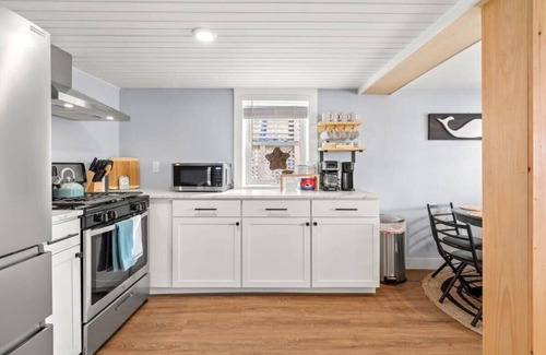Salisbury Beach Appartement | The Addie Shack Pet Friendly Steps to Beach