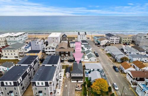 Salisbury Beach Appartement | The Addie Shack Pet Friendly Steps to Beach