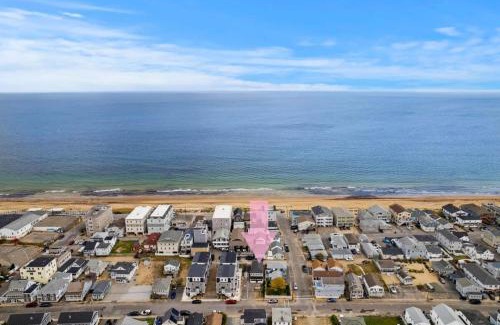 Salisbury Beach Appartement | The Addie Shack Pet Friendly Steps to Beach