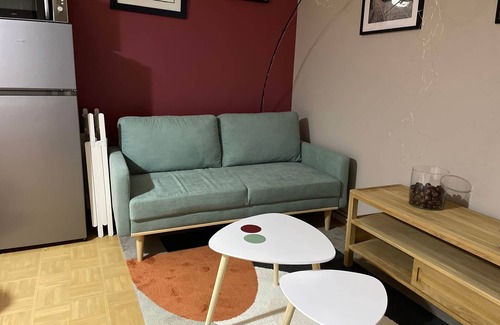 Vendresse Maison | Le Boudoir d'Adélaïde, Charmant gîte avec lit king size et accès PMR