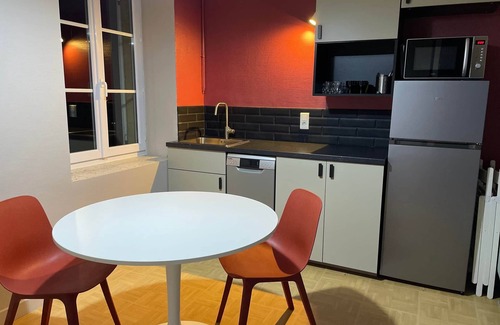 Vendresse Maison | Le Boudoir d'Adélaïde, Charmant gîte avec lit king size et accès PMR