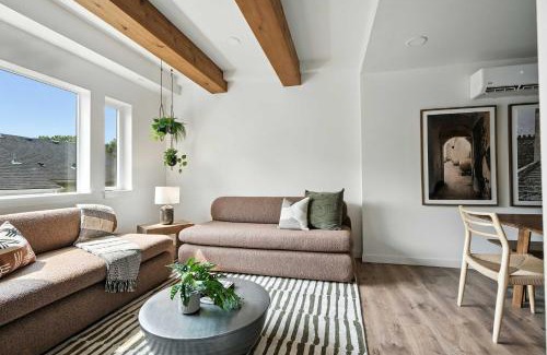Kerns Maison | The Adelynn - 5BR Modern Luxury - Central Spot