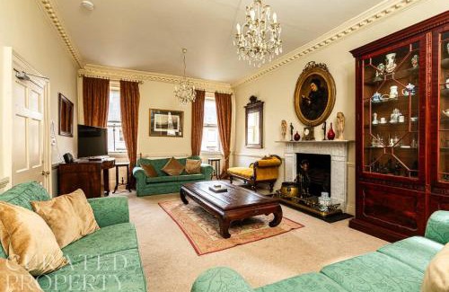 Bath Maison | The Admirals House - Central Bath & Free Parking