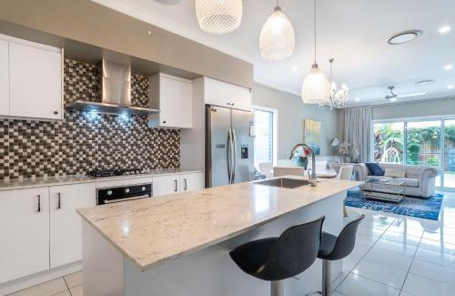 Northgate Maison | The Airport Stop Modern, 15min to Brisbane City