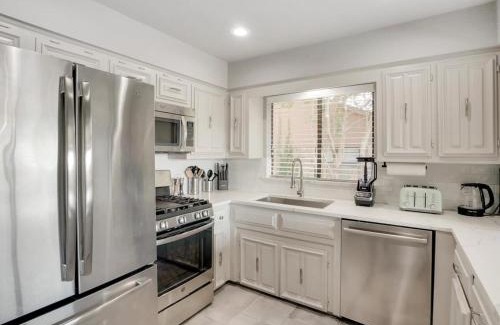 Rockwall Maison | The Alamo Abode - Lake View Pool Newly Renovated