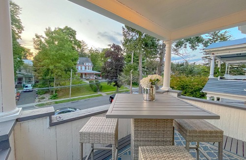 Albany Maison | “The Allen House” Charming 3-Bedroom/ 2-Bath. Sleeps 8. Great location in Albany