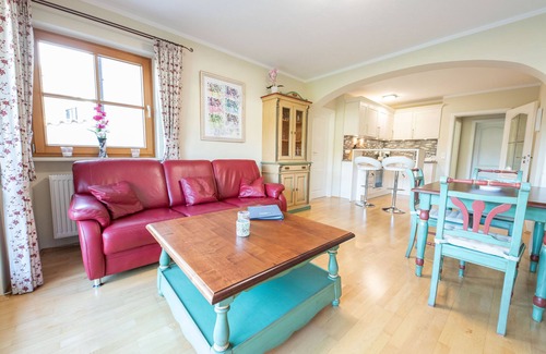 Garmisch-Partenkirchen Appartement | The “Alpensonne” holiday apartment in Garmisch-Partenkirchen boasts a fresh, new