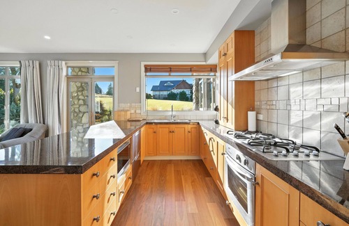 Windwhistle Maison | The Alpine Edge - Windwhistle Holiday Home