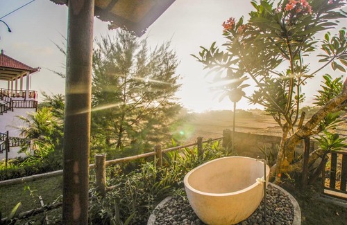 Mendoyo Maison | The Anara Surfing Camp