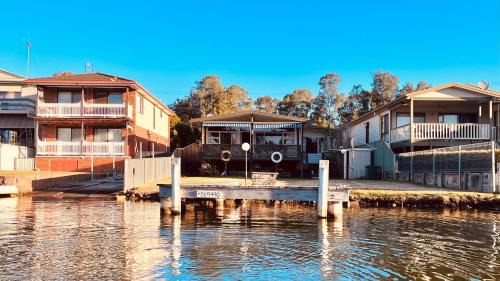 Dora Creek Maison | The Anchorage- A waterfront 70’s retreat