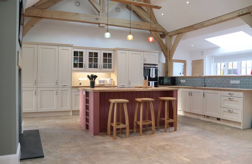 Chippenham Cottage | THE ANCHORAGE @ NABLES FARM, family friendly in Upper Seagry