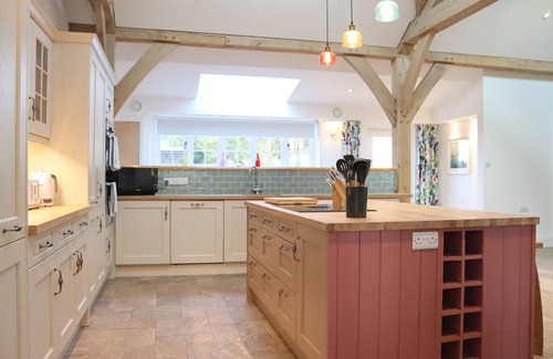 Chippenham Cottage | THE ANCHORAGE @ NABLES FARM, family friendly in Upper Seagry