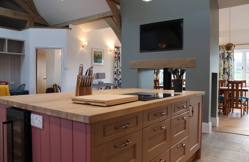 Chippenham Cottage | THE ANCHORAGE @ NABLES FARM, family friendly in Upper Seagry