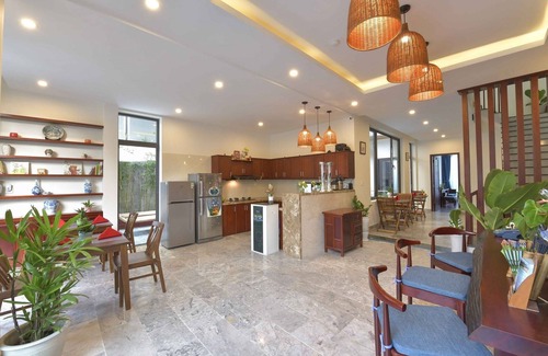 Hoi An Villa | L'ANCIENNE VILLA DE BEAUTÉ DE LA VILLE AVEC 9 CHAMBRES POUR 22 PERSONNES AVEC PISCINE EXTÉRIEURE