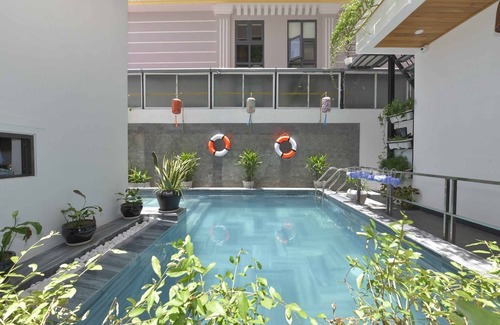 Hoi An Villa | L'ANCIENNE VILLA DE BEAUTÉ DE LA VILLE AVEC 9 CHAMBRES POUR 22 PERSONNES AVEC PISCINE EXTÉRIEURE