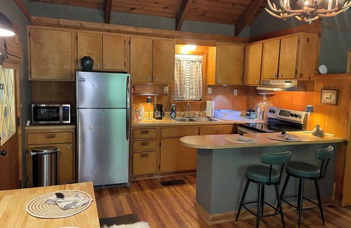 Pope Cabine | The Angler at Enid Lake is a quiet & cozy 3-bedroom cabin