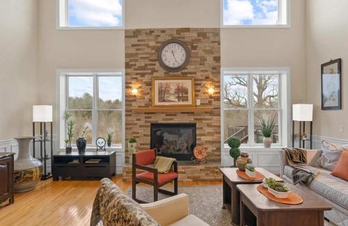 Whittaker Maison | The Ann Arbor Estate - 5BR Home with Theater & Deck