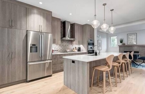 Richmond Maison | “The Anna" Upscale 4 Bedroom Home in Desirable Marda Loop