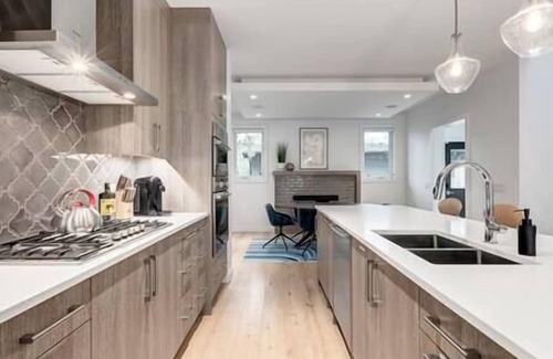 Richmond Maison | “The Anna" Upscale 4 Bedroom Home in Desirable Marda Loop