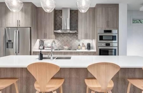 Richmond Maison | “The Anna" Upscale 4 Bedroom Home in Desirable Marda Loop