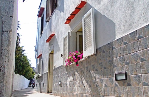 Panza Appartement | The apartment with 3 large double bedrooms, each with a private bathroom.