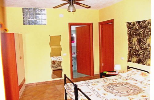 Panza Appartement | The apartment with 3 large double bedrooms, each with a private bathroom.