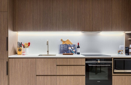 Coogee Appartement | The Arden 7 Coogee. New Large Quiet Ocean View Balcony Apartment, Next to Beach