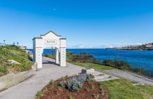 Coogee Appartement | The Arden 7 Coogee. New Large Quiet Ocean View Balcony Apartment, Next to Beach