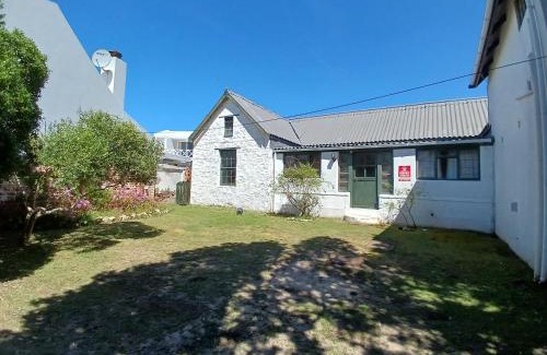 Waenhuiskrans Maison | The Arniston Kliphuis circa 1880