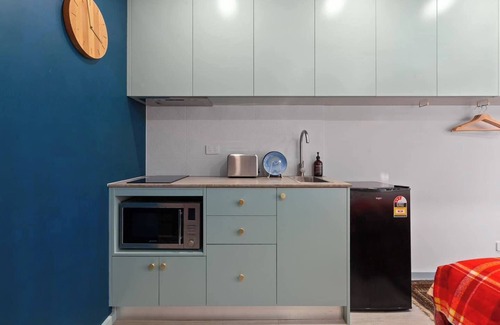 Petersham Maison | The Art Haus Retro Chic Hideaway near Local Gems