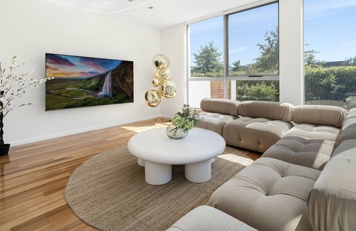 Gungahlin Maison | The Art House - One Step Away from Nature Reserve