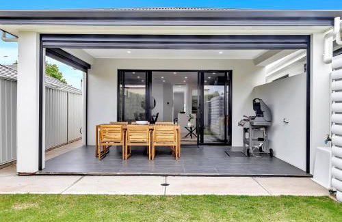 Flinders Park Maison | The Art of Zen - Modern Comfort between Beach and CBD