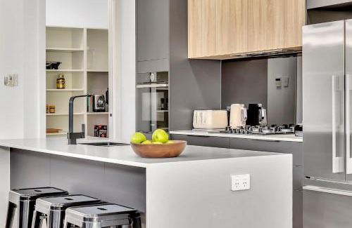 Flinders Park Maison | The Art of Zen - Modern Comfort between Beach and CBD