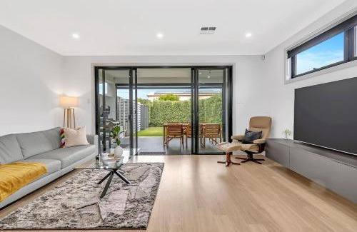 Flinders Park Maison | The Art of Zen - Modern Comfort between Beach and CBD