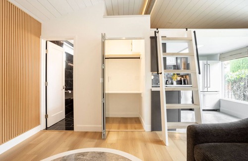 South Wrigley Appartement | The Art Studio with pool & hot tub