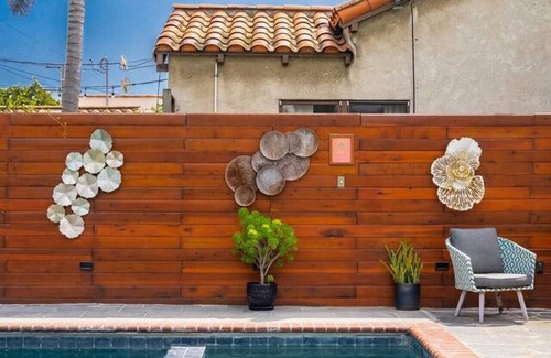 South Wrigley Appartement | The Art Studio with pool & hot tub